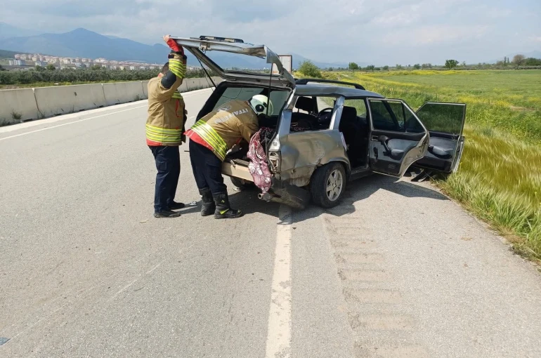 Tofaş hurdaya döndü: 2 yaralı 