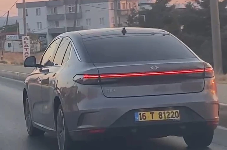 TOGG’un yeni sedan modeli T10F Ayvalık’ta seyir halinde görüntülendi 