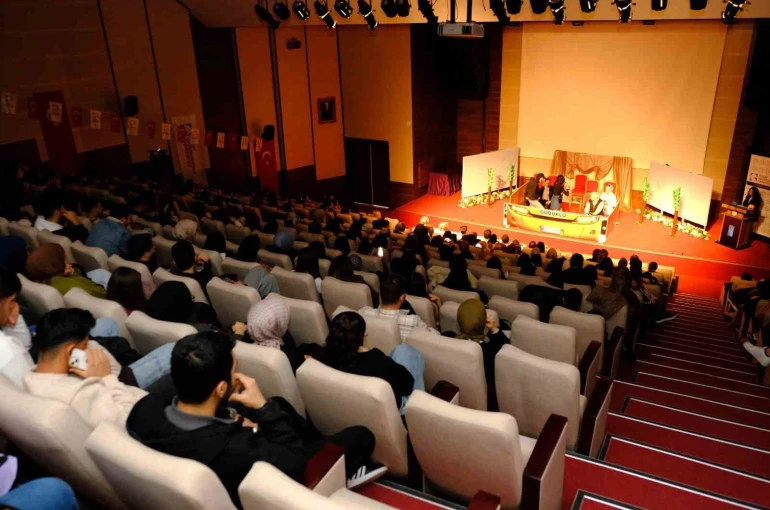 TOGÜ öğrencileri toplumsal rolleri sahneye taşındı 