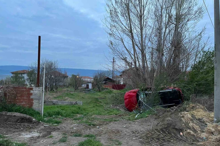 Tokat’ta alkollü sürücü emanet aldığı araçla takla attı: İki kardeş yaralandı
