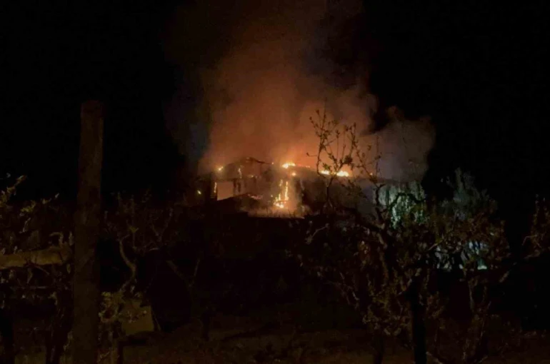 Tokat’ta çıkan yangında ev kullanılamaz hale geldi 