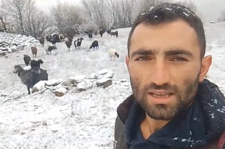 Tokat’ta çoban karlar altında türkü söyledi 