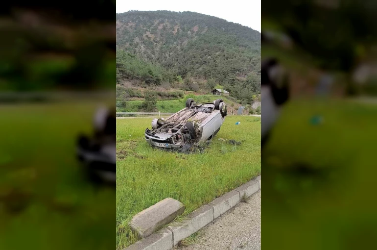 Tokat’ta lastiği patlayan otomobil takla attı: 5 yaralı 