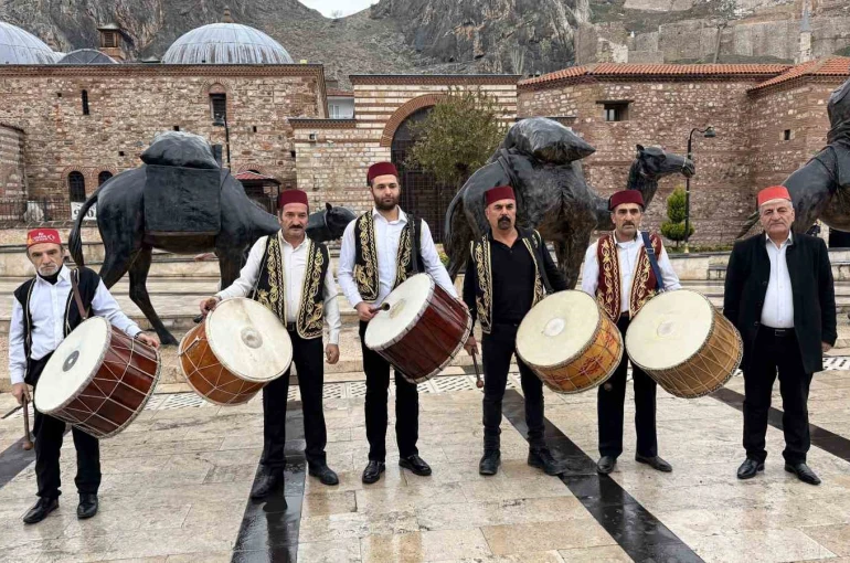 Tokat’ta Ramazan geleneği yaşatılıyor, 21 davulcu sahaya çıkıyor