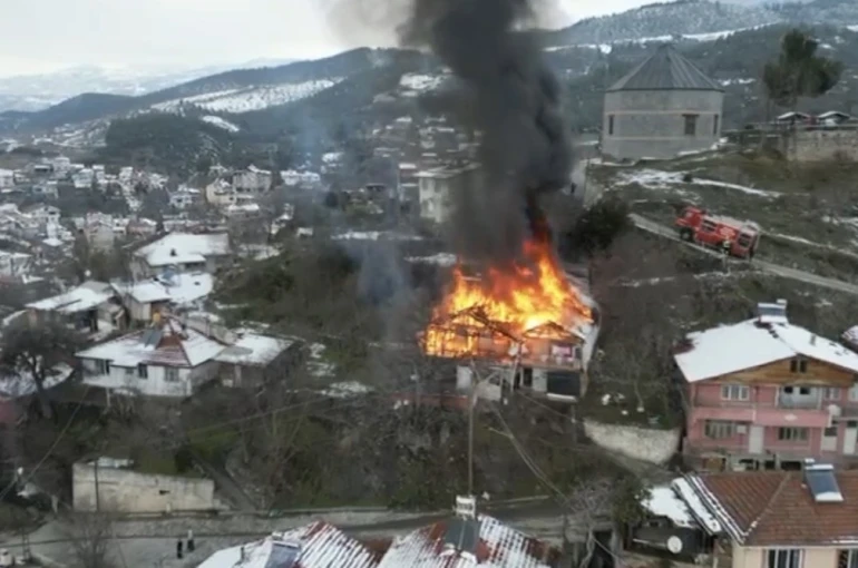 Tokat’ta sobadan çıkan kıvılcım evi kül etti