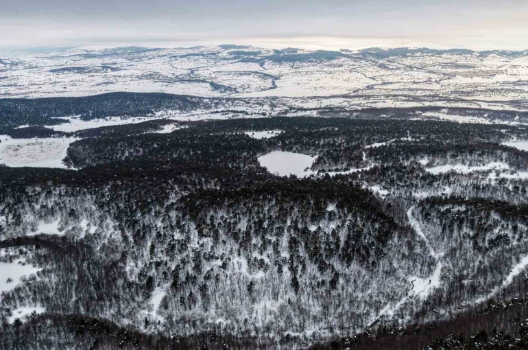 Tokat’taki Kurt Gölü’nün kış manzarası mest etti