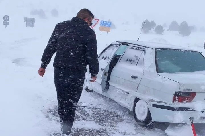 Tomarza - Arslantaş ile Tufanbeyli - Ayvat yolu ulaşıma kapandı 