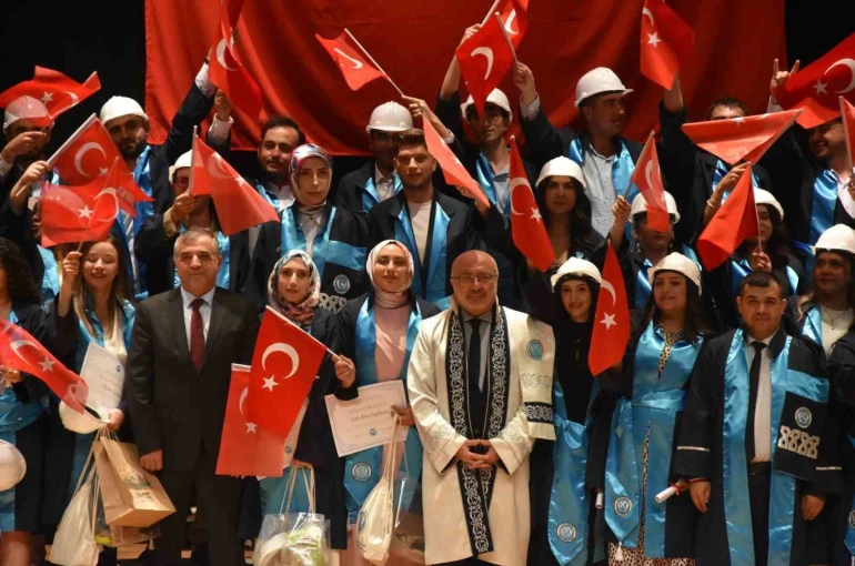 Tomarza Mustafa Akıncıoğlu MYO’da şed bağlama coşkusu 