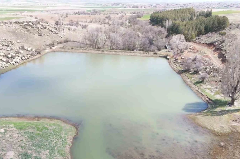 Tomarza’da yağışlar barajları doldurdu, çiftçinin yüzü güldü 