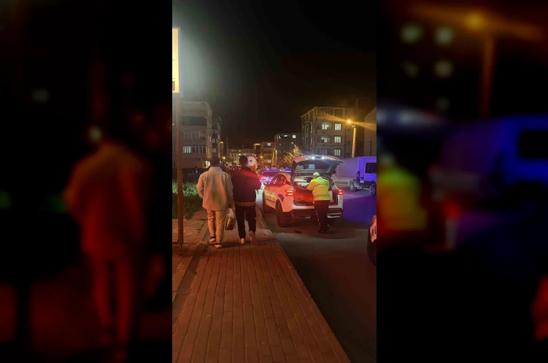 Toplu taşıma aracı ile otomobil çarpıştı: 9 yaralı