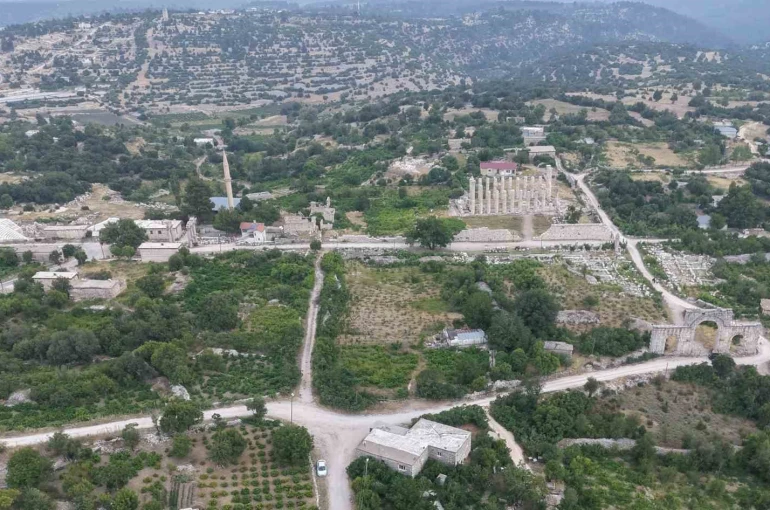 Torosların eteğinde Olba Krallığı’nın ibadet yeri ’Uzuncaburç’ misafirlerini ağırlıyor