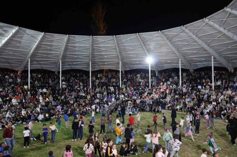 Tortum Şelalesi Festivali’nde renkli ve coşkulu anlar yaşandı