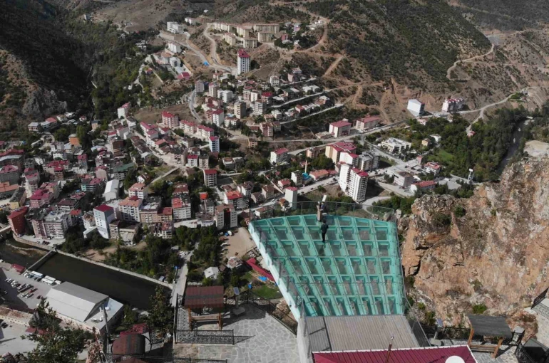 Torul Cam Seyir Terası 100 bin kişiyi ağırladı