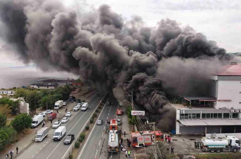Trabzon’da AVM’de yangın 