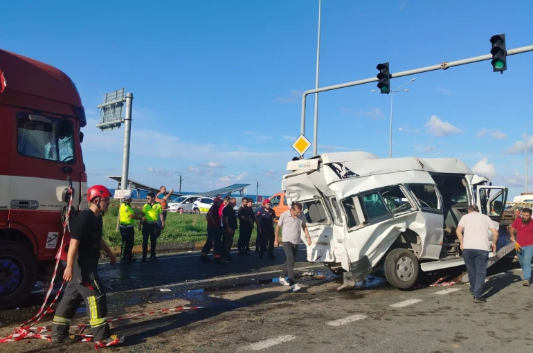 Trabzon’da trafik kazası: 15 yaralı