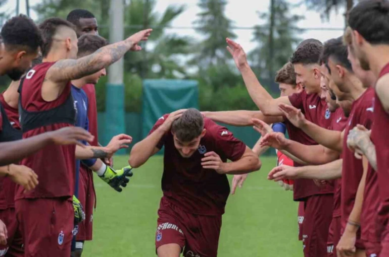 Trabzonspor’un yeni transferi Ernest Muçi ilk antrenmanına çıktı