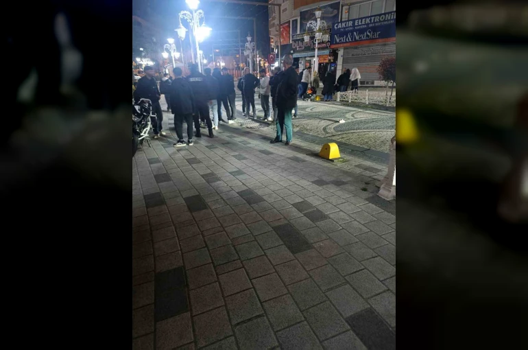 Trafiğe kapalı caddede motosiklet çocuğa çarptı