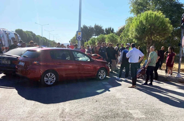Trafik ışıkları arızalandı, araçlar birbirine girdi