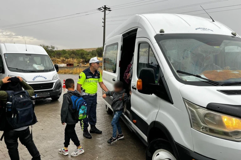 Trafik jandarması okul servisi denetimine başladı 