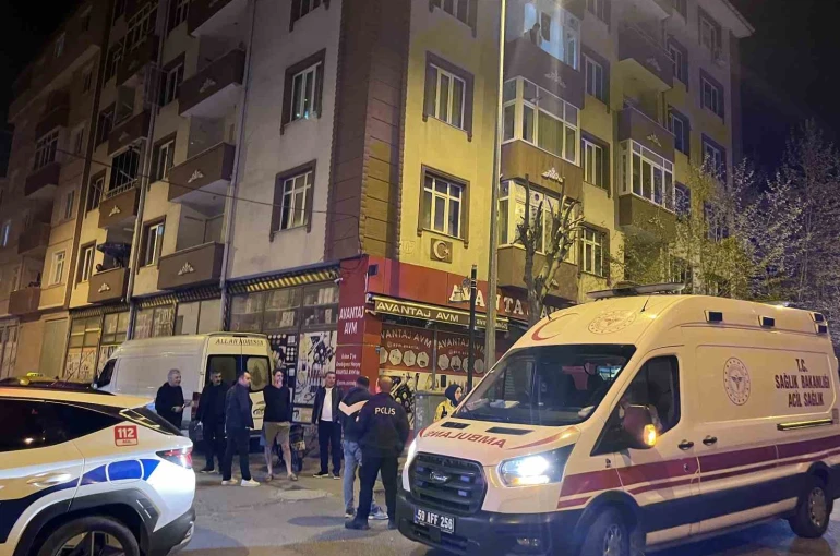 Trafikte garip olay: Taksiciye kızan yaya çılgına döndü 