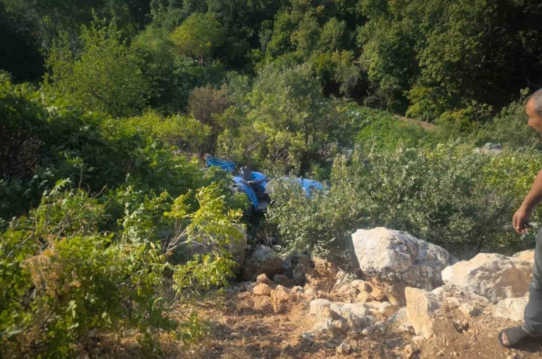 Traktör şarampole yuvarlandı: 1 ölü