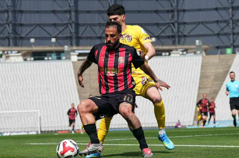 Trendyo Süper Lig: Fatih Karagümrük: 1 - Eyüpspor: 0 (Maç devam ediyor) 