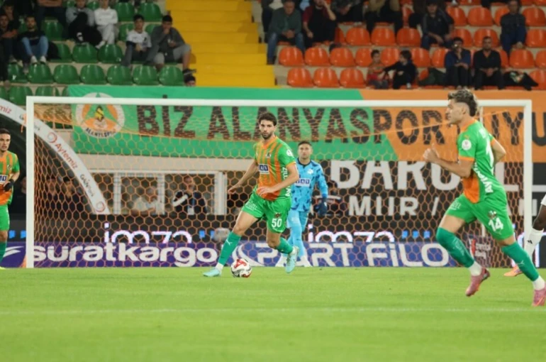 Trendyol Süper Lig: Alanyaspor: 0 - Gaziantep FK: 0 (İlk yarı) 