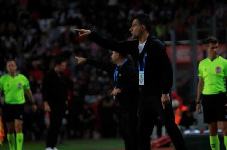 Trendyol Süper Lig: Antalyaspor: 0 - Beşiktaş: 2 (İlk yarı) 