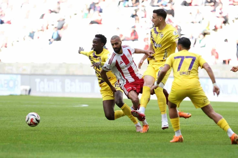 Trendyol Süper Lig: Antalyaspor: 0 - Eyüpspor: 0 (İlk yarı)
