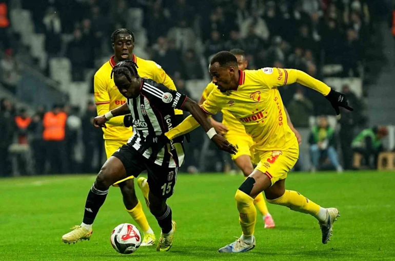 Trendyol Süper Lig: Beşiktaş: 2 - Göztepe: 0 (İlk yarı)