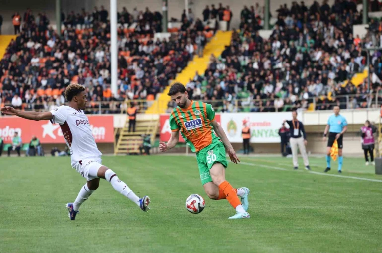 Trendyol Süper Lig: Corendon Alanyaspor: 1 - Trabzonspor: 1 (Maç sonucu) 