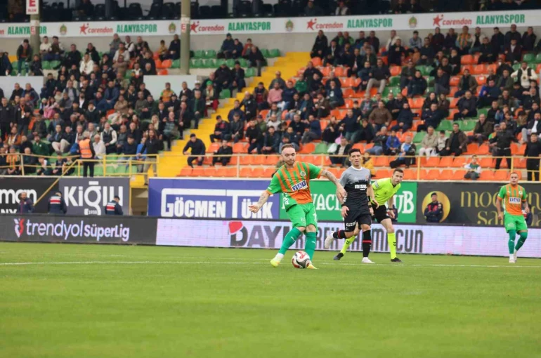 Trendyol Süper Lig: Corendon Alanyaspor: 2 - Fatih Karagümrük: 0 (Maç sonucu) 
