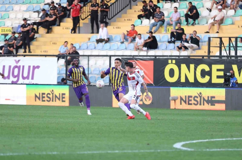 Trendyol Süper Lig: Eyüpspor: 0 - Gaziantep FK: 0 (İlk yarı)