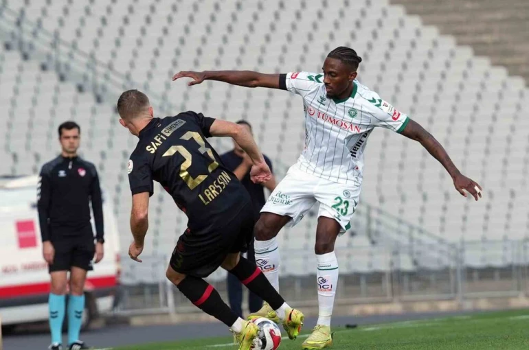 Trendyol Süper Lig: Fatih Karagümrük: 2 - Konyaspor: 0 (İlk yarı)
