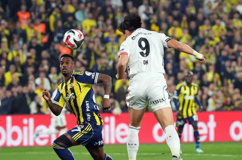 Trendyol Süper Lig: Fenerbahçe: 0 - Beşiktaş: 0 (İlk yarı)