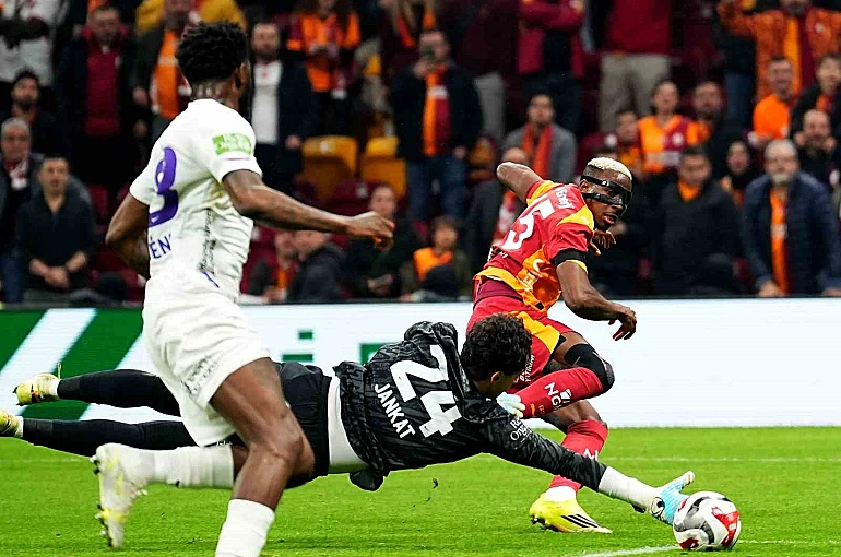 Trendyol Süper Lig: Galatasaray: 2 - Eyüpspor: 0 (İlk yarı) 