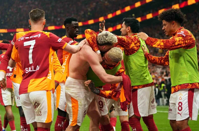 Trendyol Süper Lig: Galatasaray: 3 - Fenerbahçe: 0 (Maç sonucu) 