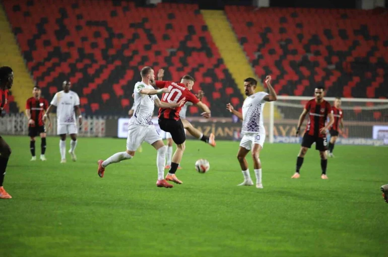 Trendyol Süper Lig: Gaziantep FK: 0 - Eyüpspor: 1 (İlk yarı)
