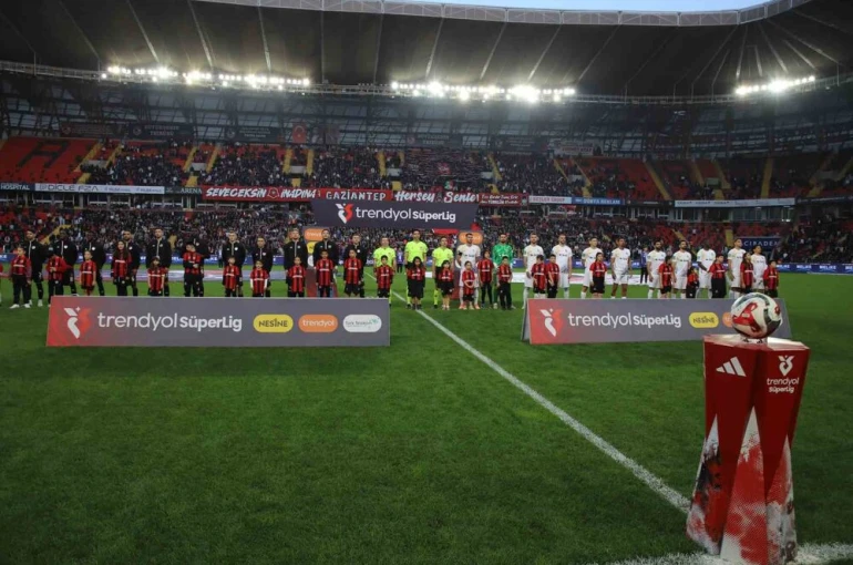 Trendyol Süper Lig: Gaziantep FK: 0 - Eyüpspor: 1 (Maç devam ediyor) 