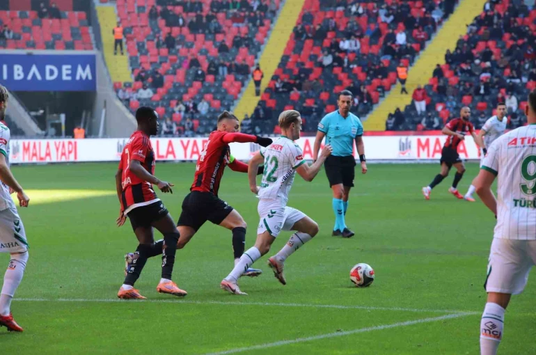 Trendyol Süper Lig: Gaziantep FK: 1 - Konyaspor: 0 (İlk yarı) 