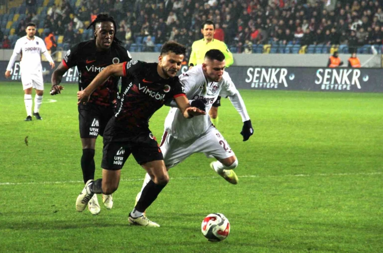 Trendyol Süper Lig: Gençlerbirliği: 2 - Trabzonspor: 1 (İlk yarı) 