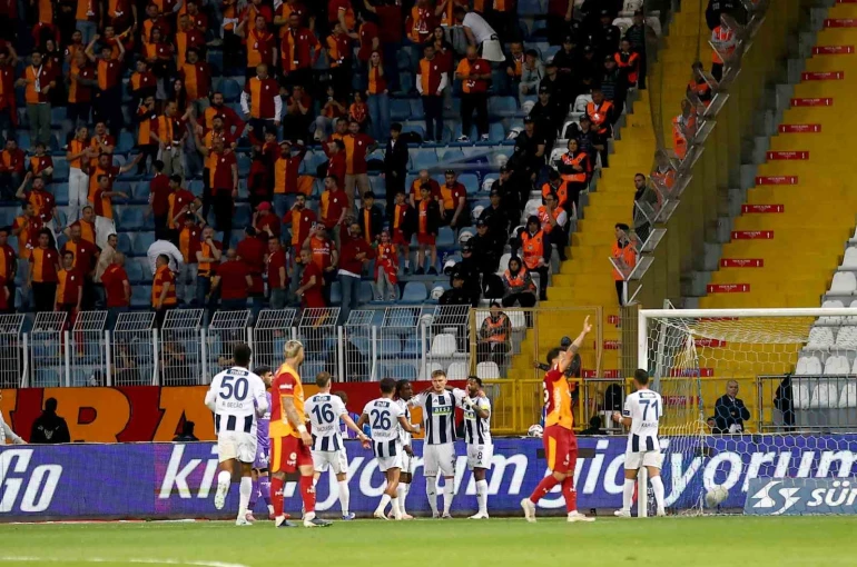 Trendyol Süper Lig: Kasımpaşa: 1 - Galatasaray: 0 (İlk yarı) 