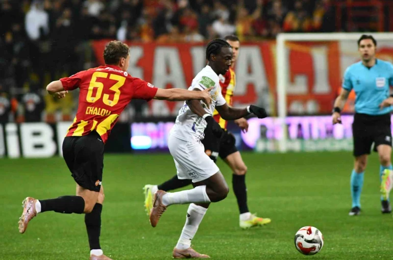 Trendyol Süper Lig: Kayserispor: 0 - Eyüpspor: 1 (Maç devam ediyor) 