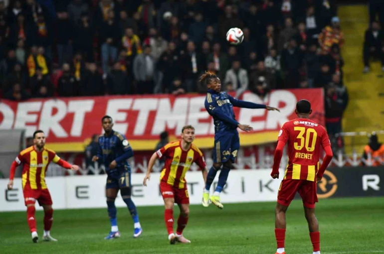 Trendyol Süper Lig: Kayserispor: 0 - Fenerbahçe: 1 (İlk yarı) 
