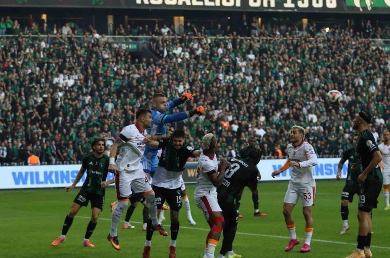 Trendyol Süper Lig: Kocaelispor: 0 - Galatasaray: 0 (Maç devam ediyor) 