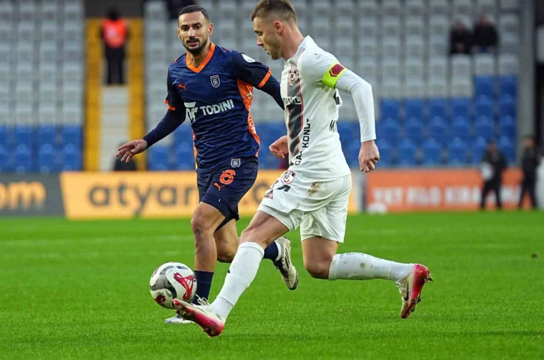 Trendyol Süper Lig: RAMS Başakşehir: 0 - Gaziantep FK: 0 (Maç devam ediyor) 