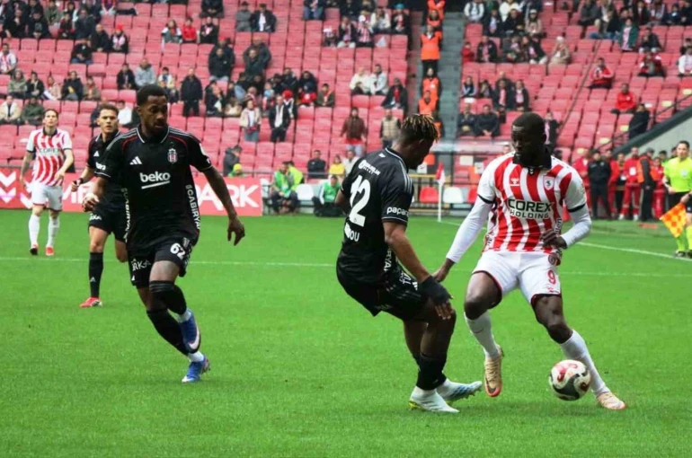 Trendyol Süper Lig: Samsunspor: 0 - Beşiktaş: 0 (İlk yarı) 