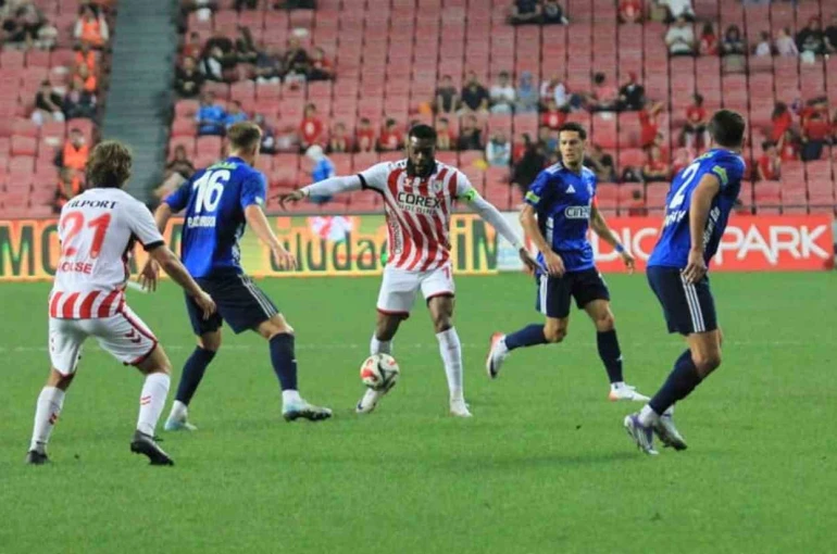 Trendyol Süper Lig: Samsunspor: 0 - Kasımpaşa: 0 (İlk yarı)