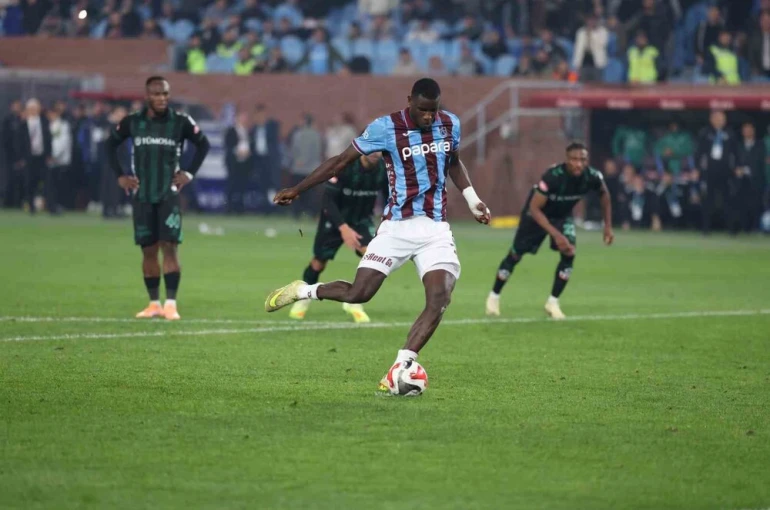 Trendyol Süper Lig: Trabzonspor: 1 - Konyaspor: 1 (İlk yarı) 