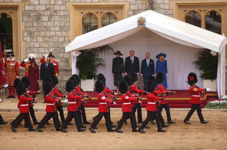 Trump, İngiltere Kralı 3. Charles tarafından resmi törenle karşılandı